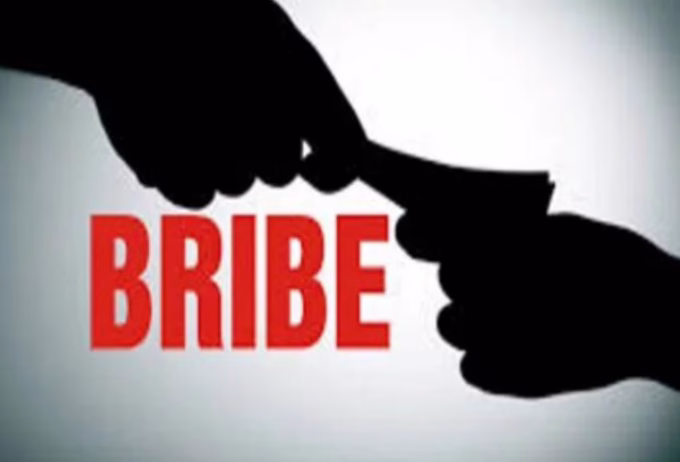 ACB Busts Talathi Deepak Ajbe for Attempted Bribery in Satbara Entry Fixing