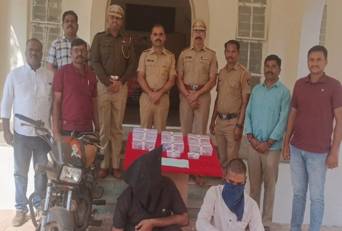 "Two Arrested for Illegal Firearms Trade Ahead of Maharashtra Elections"