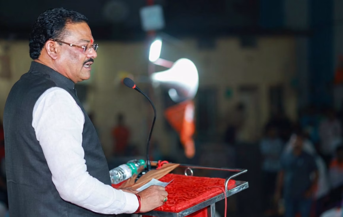 "'Bhakri or Notes?' Shirsat’s Sharp Criticism of Ashok Chavan’s Wealth"