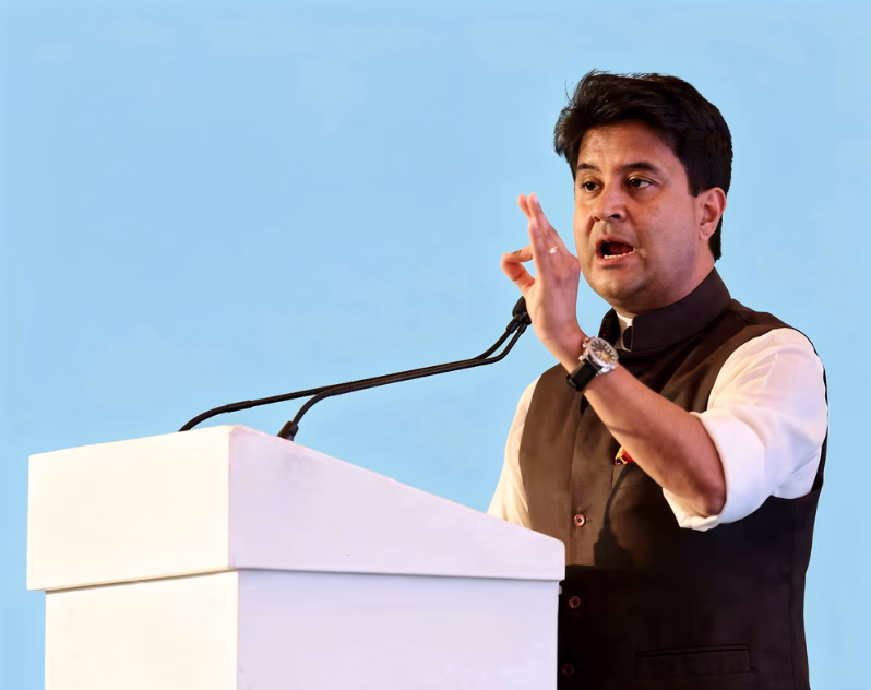 No Forced Apps in Phones! Apple's Stand Triggers Centre's Big Policy Shift!