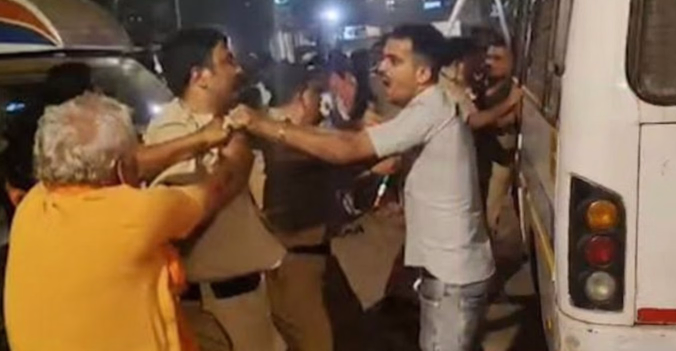 Ekta Nagar Chaos! 2 Groups Fight, Cops Attacked by Goons