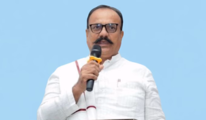 Harshvardhan Sapkal criticizes Fadnavis