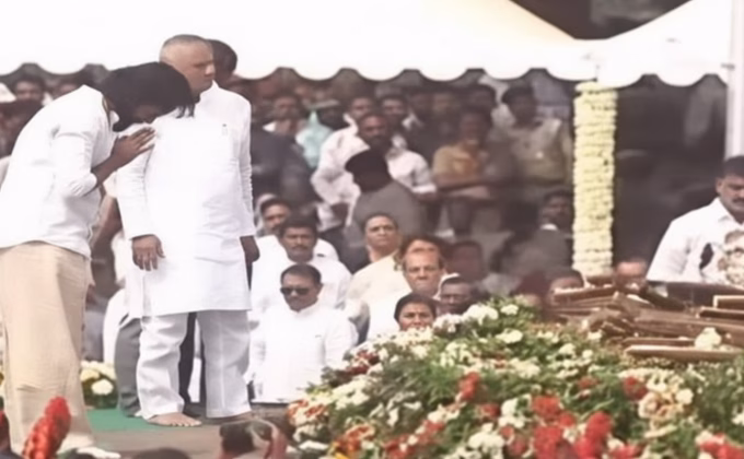 Riteish Deshmukh emotional Ajit Pawar funeral