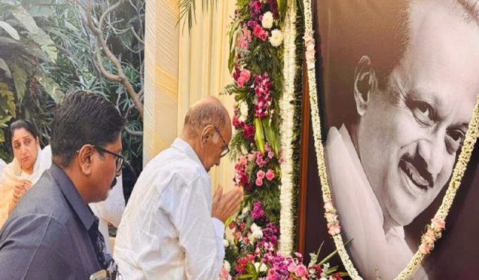 Sharad Pawar consolation Sunetra, Sunetra Pawar teary eyes